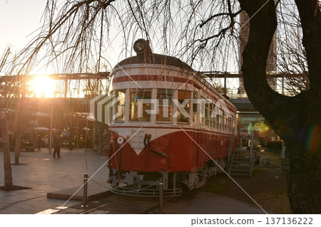 夕陽映照下的岐阜市電車 夕陽映照下的岐阜市電車 137136222