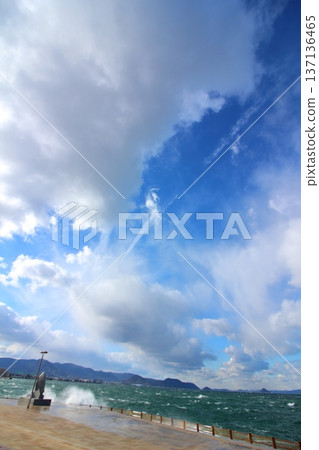 洶湧的波濤和廣闊的雲海 洶湧的波濤和廣闊的雲海 137136465