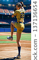 女子棒球救援投手投球練習 女棒球運動員 女子棒球救援投手投球練習 女棒球運動員 137136654