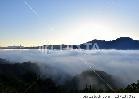 Sea of clouds over the Uonuma Basin from the Yagodaira forest road azumaya in Urasa 137137082
