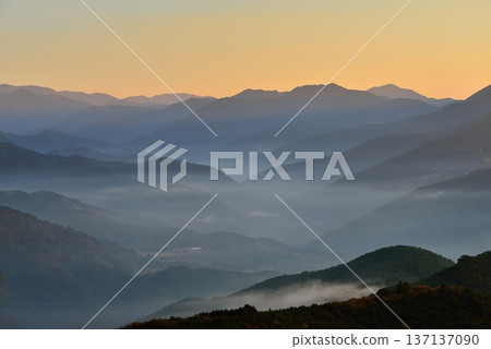 Sea of clouds (fog) of Nakahechi (Kumano Kodo) from Shiomi Pass 137137090
