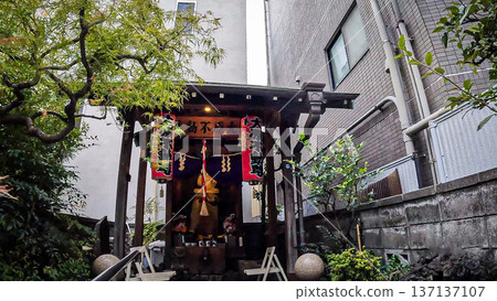 A small shrine to Ohara Fudoson nestled in the backstreets of Tokyo A small shrine to Ohara Fudoson nestled in the backstreets of Tokyo 137137107