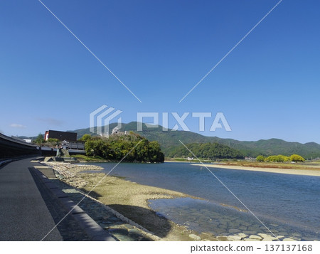 從比治川眺望大津城(愛媛縣大津市) 從比治川眺望大津城(愛媛縣大津市) 137137168