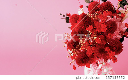 紅色花束（花瓶） 137137552