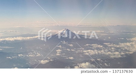 從天空看見的富士山 從天空看見的富士山 137137630