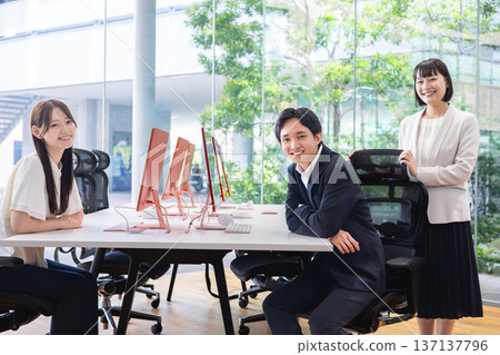 Business person working in the office 137137796