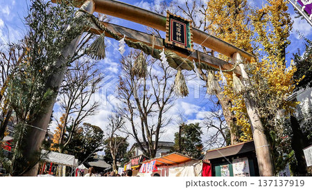 東京蛇久保神社入口,是東京的財富聖地。 東京蛇久保神社入口,是東京的財富聖地。 137137919