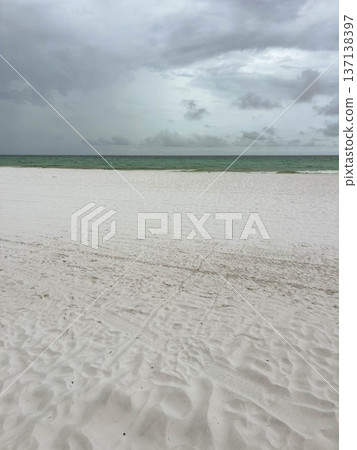 View of paradisiacal white beach of Destin, USA. View of paradisiacal white beach of Destin, USA. 137138397