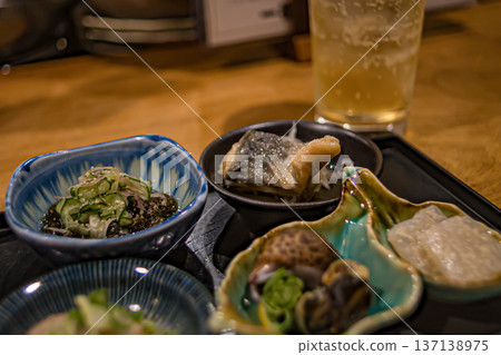 Table photo and meal 137138975