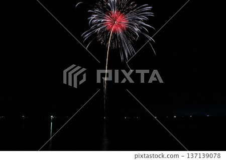 Gorgeous fireworks blooming in the night sky - Kasumi Fireworks Festival, Hyogo, Sea of Japan, Fireworks over the Sea 137139078