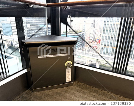 電梯內安裝了應急櫃 電梯內安裝了應急櫃 137139320