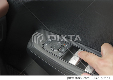 駕駛側車門車窗操作開關 137139464