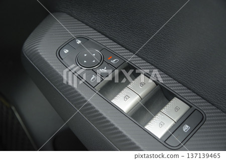 駕駛側車門車窗操作開關 137139465