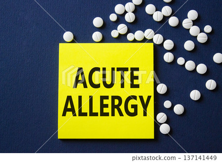 Acute Allergy symbol. Concept word Acute Allergy on yellow note. Beautiful deep blue background with pills. Medicine and Acute Allergy concept. Copy space Acute Allergy symbol. Concept word Acute Allergy on yellow note. Beautiful deep blue background with pills. Medicine and Acute Allergy concept. Copy space 137141449