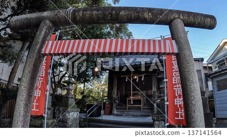 Motoyadoseki Inari Shrine in Adachi Ward is ready for the New Year's visit 137141564