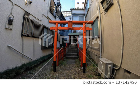 東京一條僻靜小巷裡的一座小神社:神守稻荷神社 東京一條僻靜小巷裡的一座小神社:神守稻荷神社 137142450