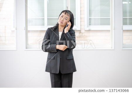 Businesswoman worried about smartphone Businesswoman worried about smartphone 137143066