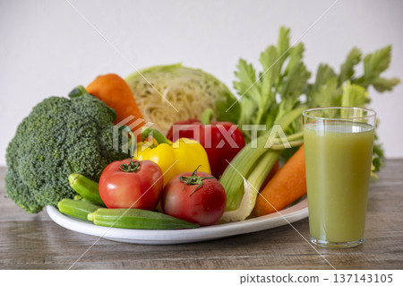 Healthy vegetable juice Healthy vegetable juice 137143105