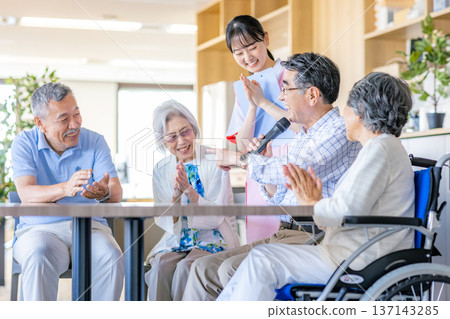 Recreation in the elderly home Recreation in the elderly home 137143285