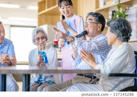 Recreation in the elderly home Recreation in the elderly home 137143286