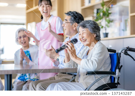 老人院的娛樂活動 137143287