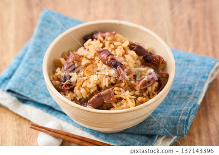 Firefly squid rice, a seasonal spring dish 137143396
