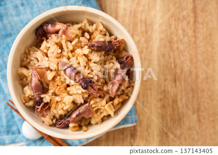 螢火魷魚飯，一道時令春季菜餚 137143405