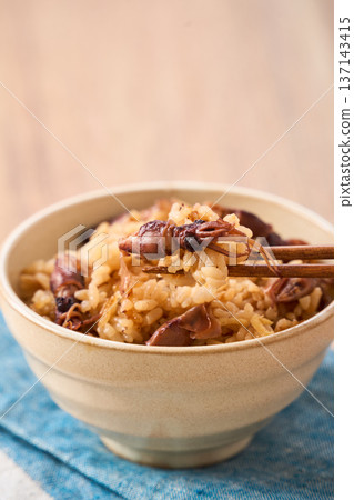螢火魷魚飯,一道時令春季菜餚 螢火魷魚飯,一道時令春季菜餚 137143415