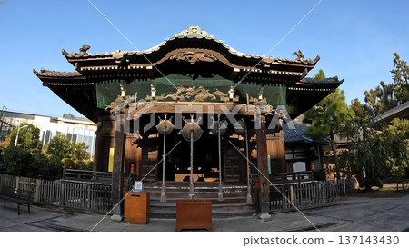 Kaiunji Temple's main hall and magnificent dragon sculpture in Shinagawa, Tokyo Kaiunji Temple's main hall and magnificent dragon sculpture in Shinagawa, Tokyo 137143430