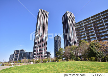 Island City scenery, tower apartments, high-rise apartment buildings 137145538