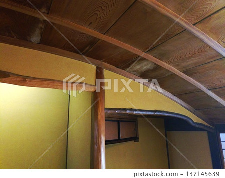 Retro townscape: The second floor ship-shaped ceiling of Murotsu Kaiekikan in Murotsu, Mitsumachi, Tatsuno City, Hyogo Prefecture, and the remains of a former wealthy merchant, shipping wholesaler, and Shimaya 137145639