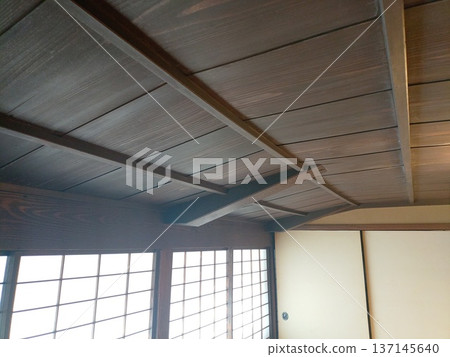 Retro townscape: The second floor ship-shaped ceiling of Murotsu Kaiekikan in Murotsu, Mitsumachi, Tatsuno City, Hyogo Prefecture, and the remains of a former wealthy merchant, shipping wholesaler, and Shimaya 137145640