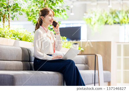 共享辦公室，女性員工 137146827