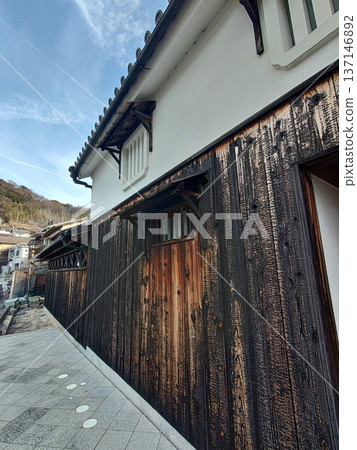 復古街景：兵庫縣龍野市三町室津町的室津會館外景，這裡曾是富商、航運批發商和島屋的所在地。 137146892