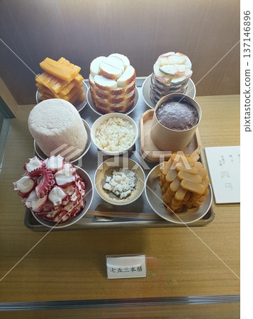 曾經是商人、航運批發商的室津會記館遺址，以及曾經用來招待重要人物的島屋，也在此展出。 137146896