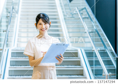 Esthetician woman Esthetician woman 137147294