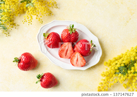 Amaou strawberries from Fukuoka Prefecture served on a plate 137147627