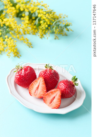 Amaou strawberries from Fukuoka Prefecture served on a plate Amaou strawberries from Fukuoka Prefecture served on a plate 137147646