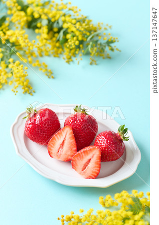 Amaou strawberries from Fukuoka Prefecture served on a plate Amaou strawberries from Fukuoka Prefecture served on a plate 137147647