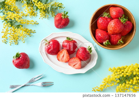 Amaou strawberries from Fukuoka Prefecture served on a plate Amaou strawberries from Fukuoka Prefecture served on a plate 137147656