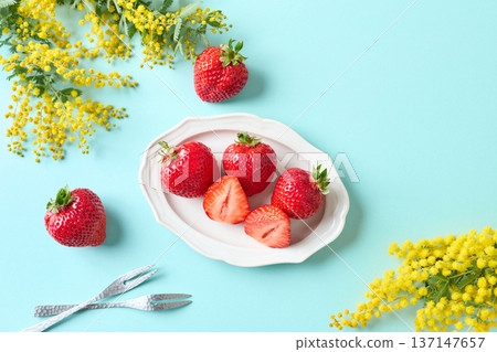 Amaou strawberries from Fukuoka Prefecture served on a plate Amaou strawberries from Fukuoka Prefecture served on a plate 137147657