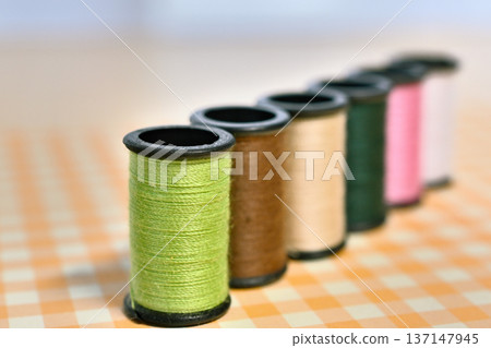 彩色線程 137147945