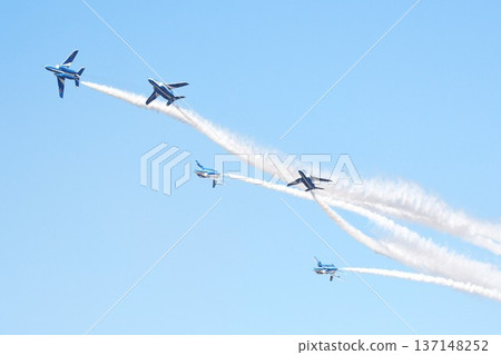 Blue Impulse flying in the blue sky Blue Impulse flying in the blue sky 137148252