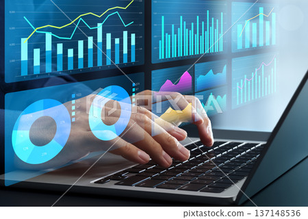 財務分析儀錶板。利潤和現金流量圖。筆記型電腦上的收入和財務表現。 財務分析儀錶板。利潤和現金流量圖。筆記型電腦上的收入和財務表現。 137148536