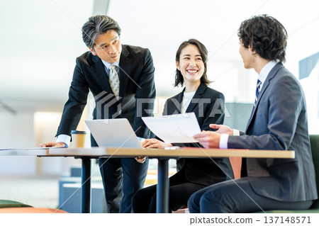 Businessmen to meet Businessmen to meet 137148571