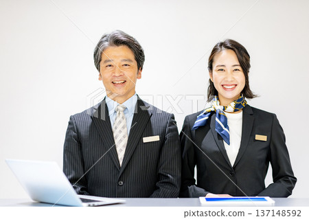 接待男女 137148592