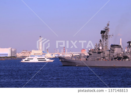 Escort ship in Yokohama port Escort ship in Yokohama port 137148813