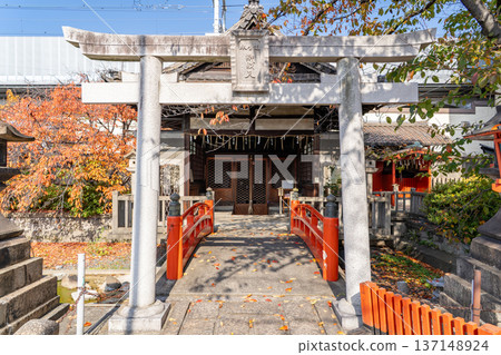 Rokusonno Shrine, sub-shrine of Tanjosui Benzaiten Shrine, birthplace of the Seiwa Genji clan, site of Minamoto no Tsunemoto's Hachijotei, Hachijo-cho (Mibu-dori), Minami-ku, Kyoto 137148924