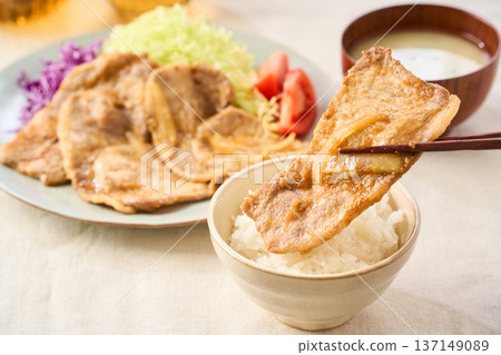 Pork ginger stir-fry, home-cooked loin dish 137149089