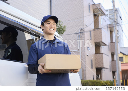 Delivery staff holding cardboard boxes 137149553